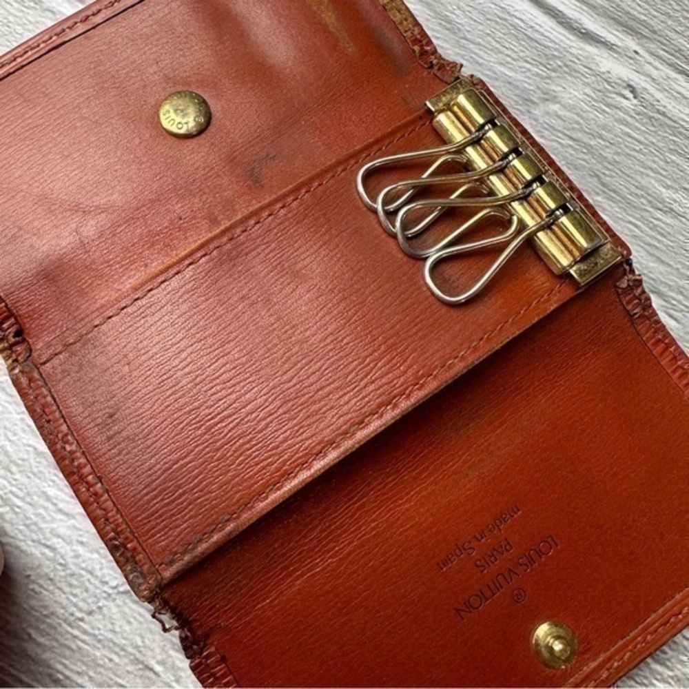 Louis Vuitton Epi leather 4 Ring Key Case. Brown. - Picture 4 of 15